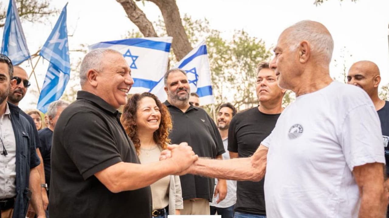 Yashar party leader Gadi Eisenkot kicks off Israel election day vote