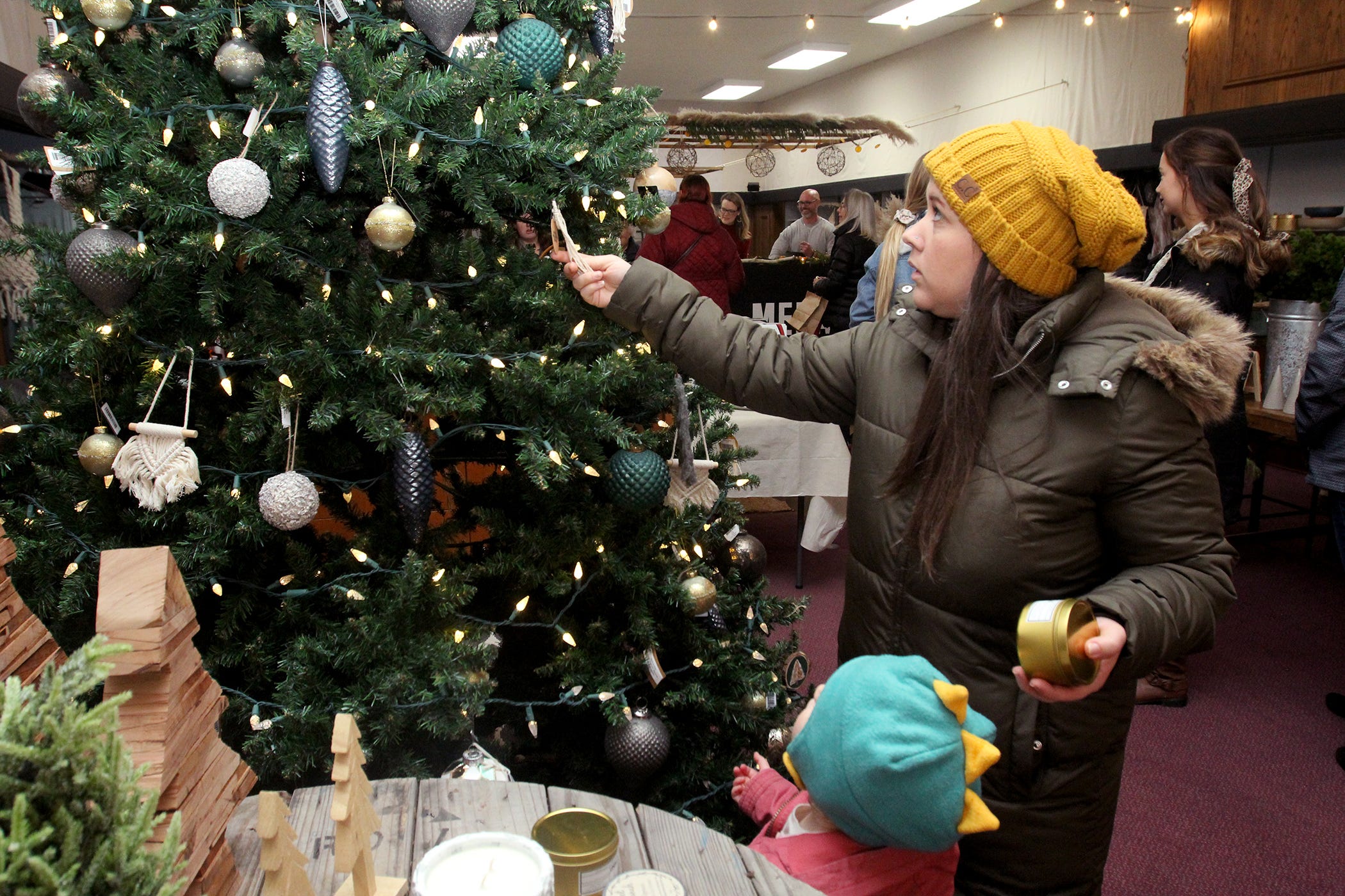 Freeport Mistletoe Walk brings holiday cheer to town