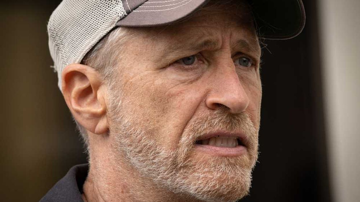 Jon Stewart in disbelief at mass MAGA freakout over Obama's Cheesecake ...
