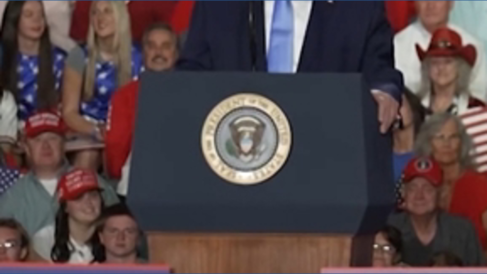 Trump compliments rallygoers' appearance