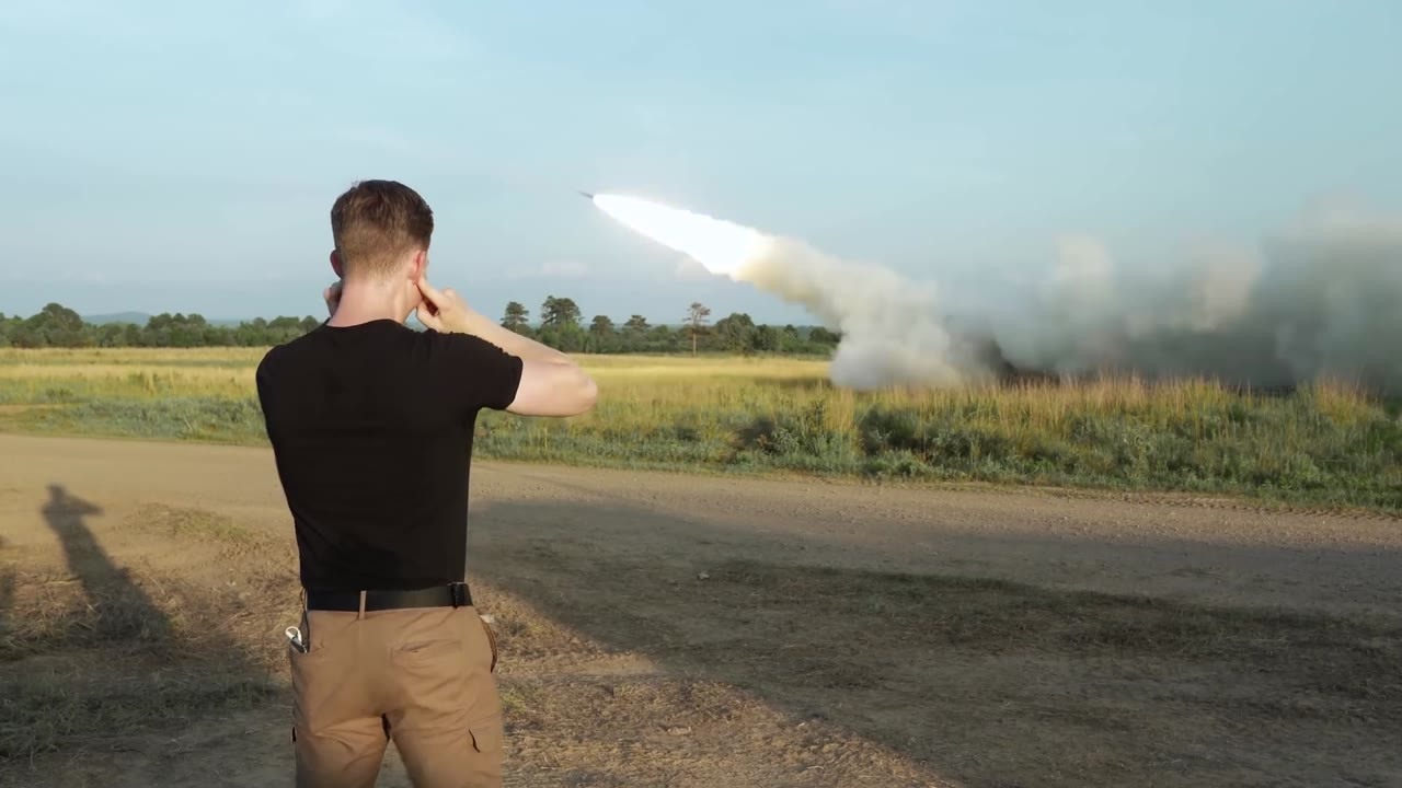 Watch the US Army demonstrate its 43-mile-range HIMARS rockets