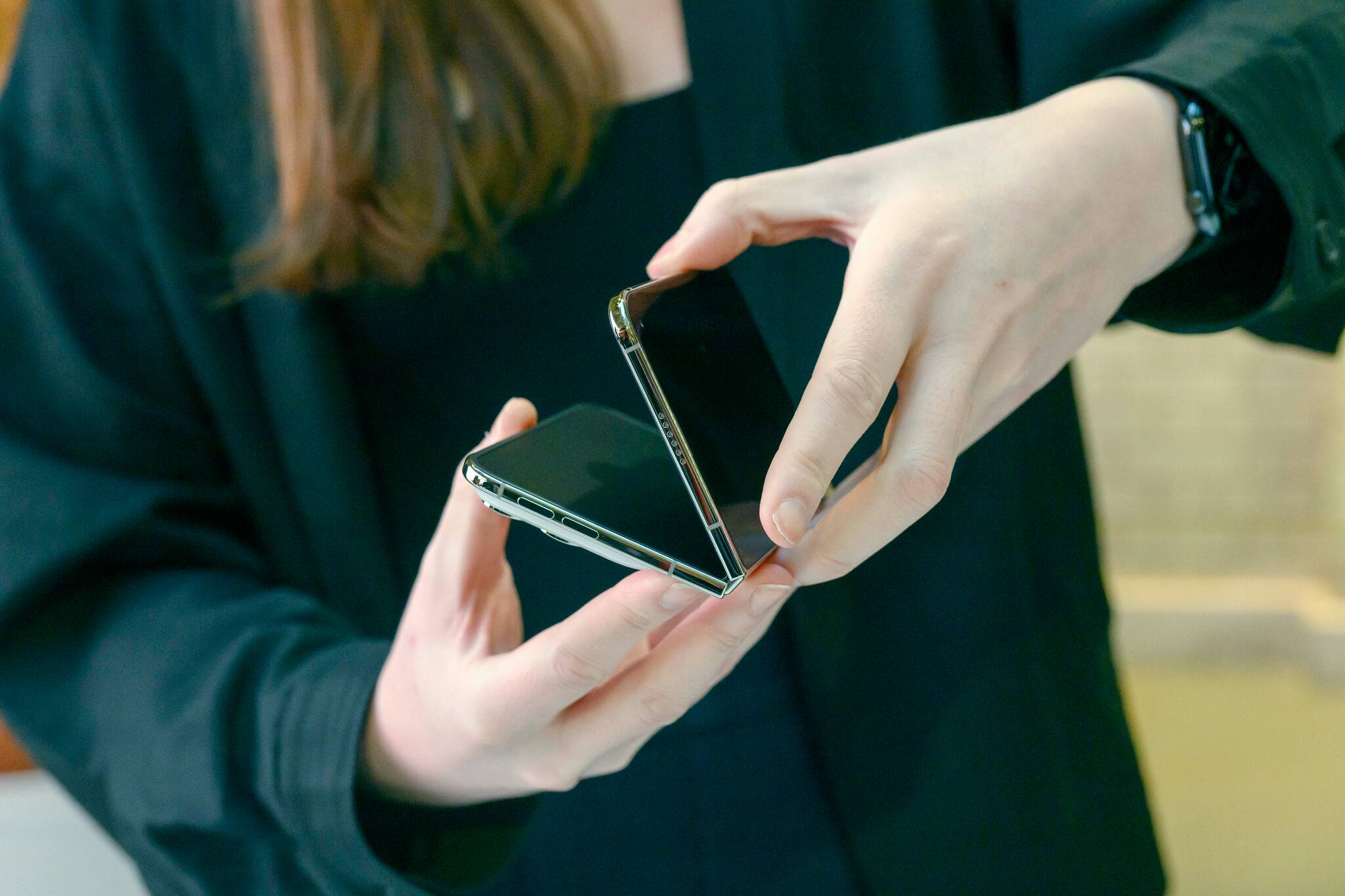 „Crack-Gate”: Apples neues Falt-iPhone hat ein Display-Problem