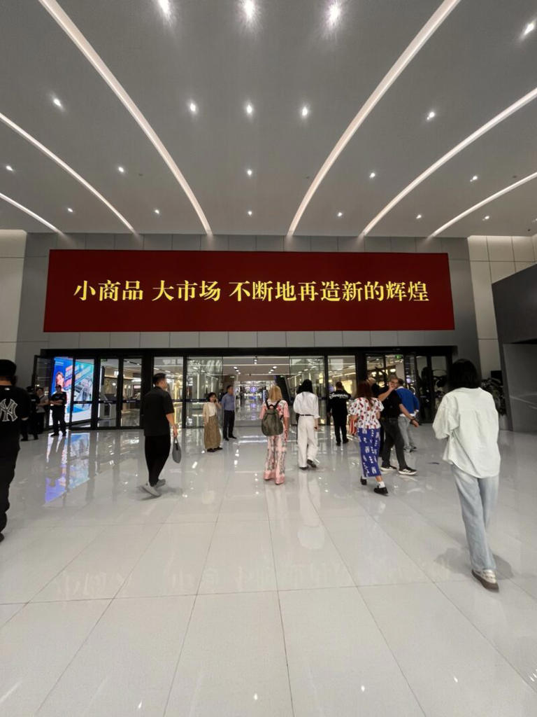 Yiwu: Η κινεζική πόλη που έγινε το «σούπερ μάρκετ του κόσμου» και ...