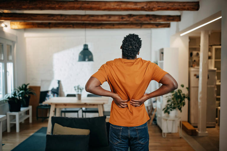 A physical therapist’s 30-second fitness snack to avoid low back pain