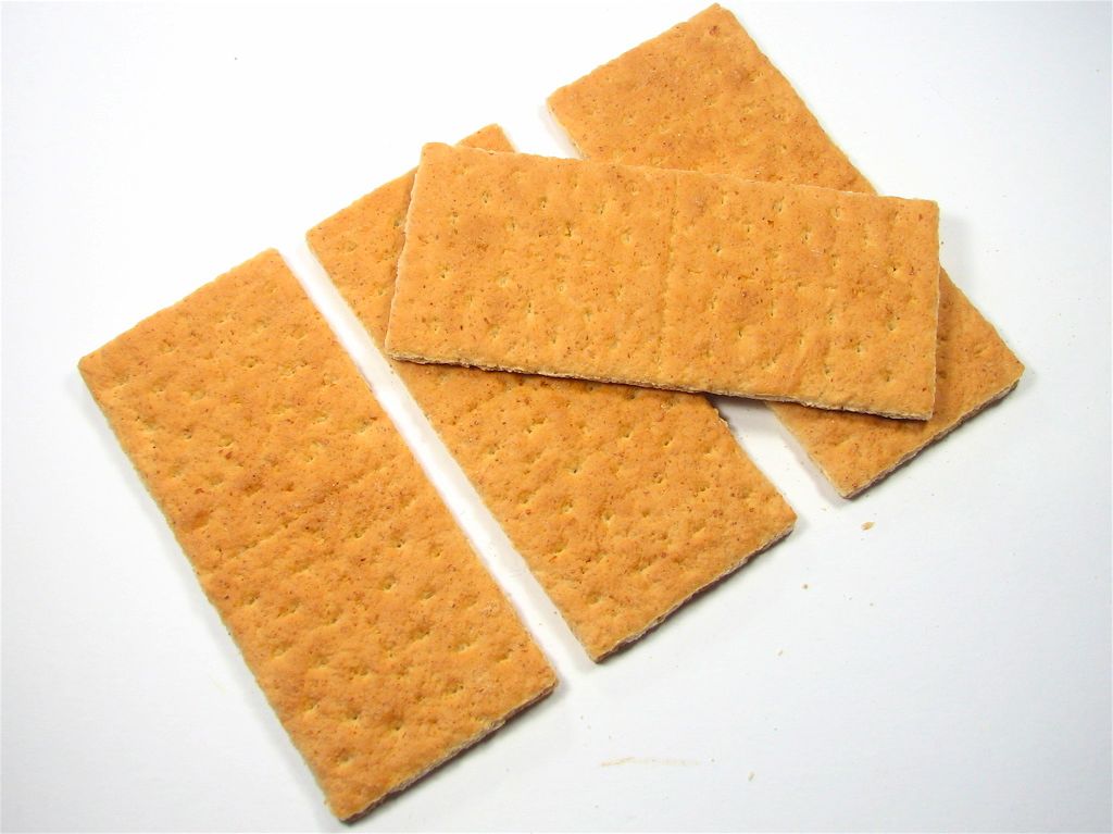 9 snacks school nurses keep on hand for kids