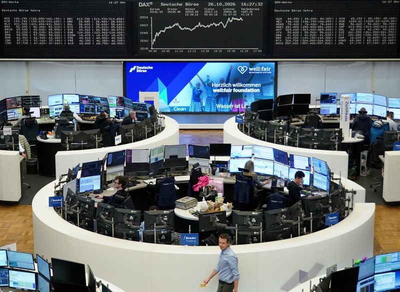 Stocks rise as oil slips with tech earnings, Fed ahead