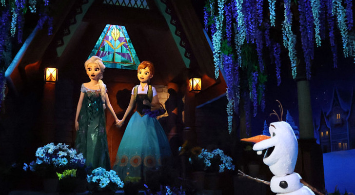Disney à la française — Americans mob Disneyland Paris as they hunt for ...