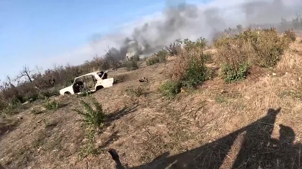 Russian assault troops run psychological obstacle course of fire and ...