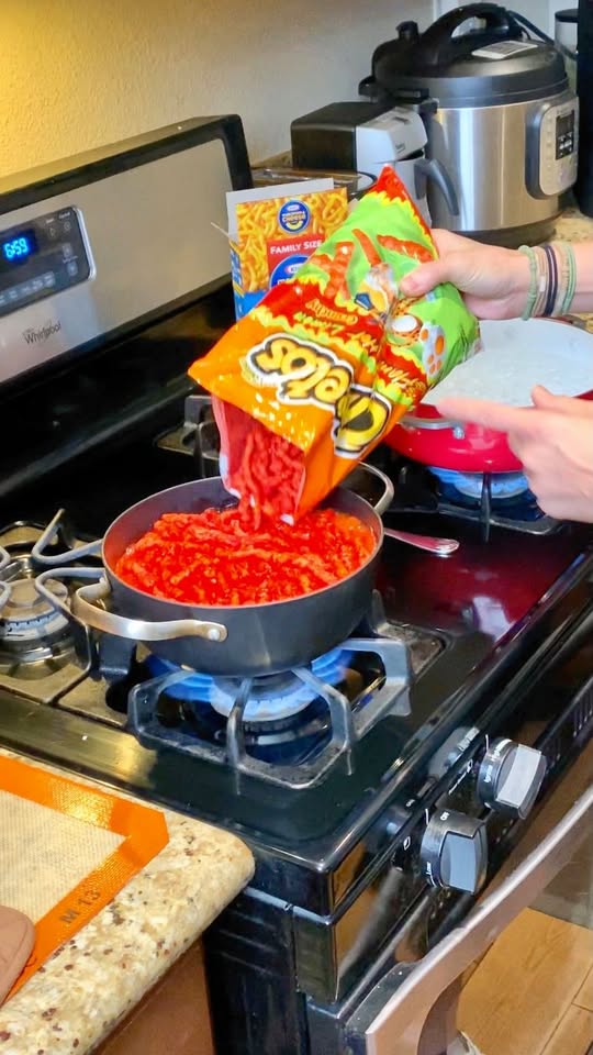 How to make mac and cheese with Hot Cheetos