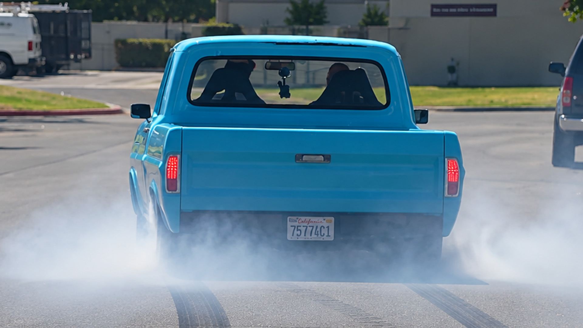 Procharged Ford F100 burns tires in huge burnout