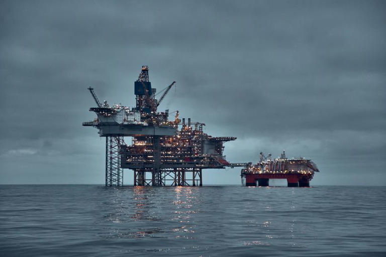 Moment huge oil rig plunges into sea with 115 on board including Brits ...