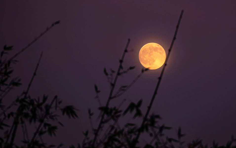 Hunter's moon 2026 glows worldwide ahead of supermoon trio