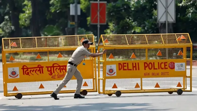 Delhi police warns Jamia protesters of legal action over section 163 ...