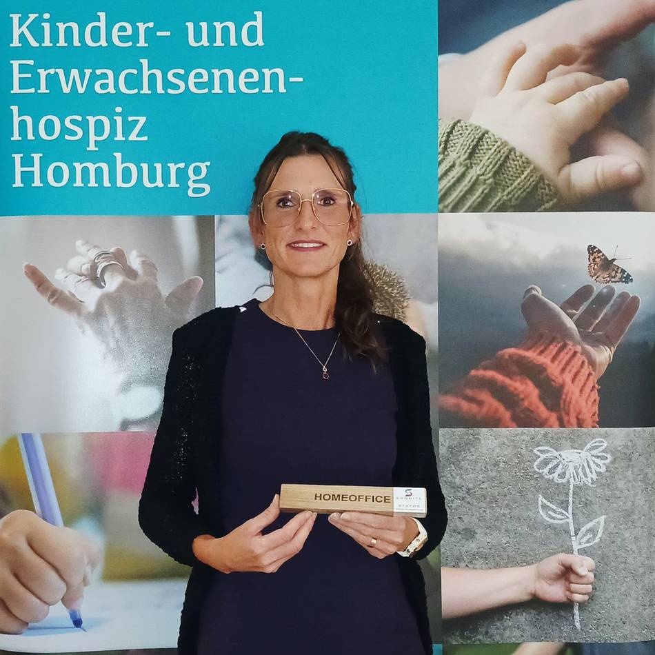 Holz statt App – Saarländerin erfindet analoge Status-Aufsteller