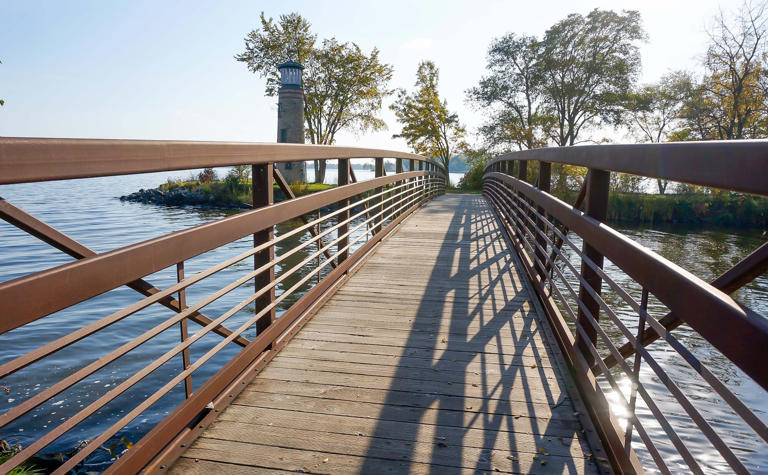 A lighthouse and lake views await at Oshkosh's Asylum Point Park ...