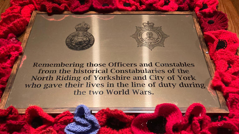 New memorial plaque honours fallen police officers