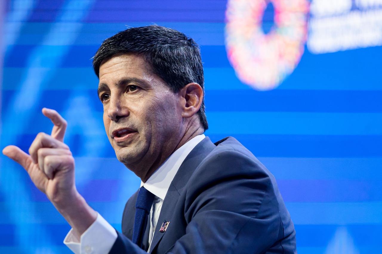 Kevin Warsh wanted the Fed to be quiet. Instead, it's as noisy as ever