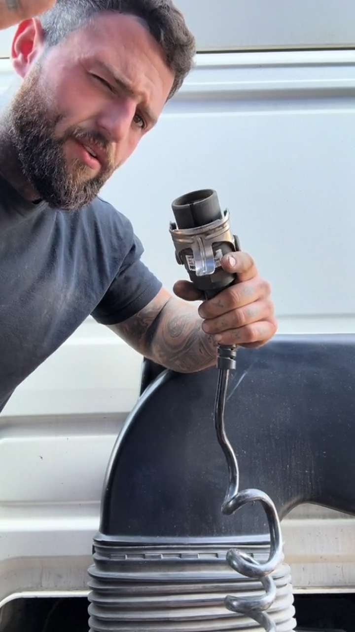 A mechanics guide to safely connecting a commercial trailer