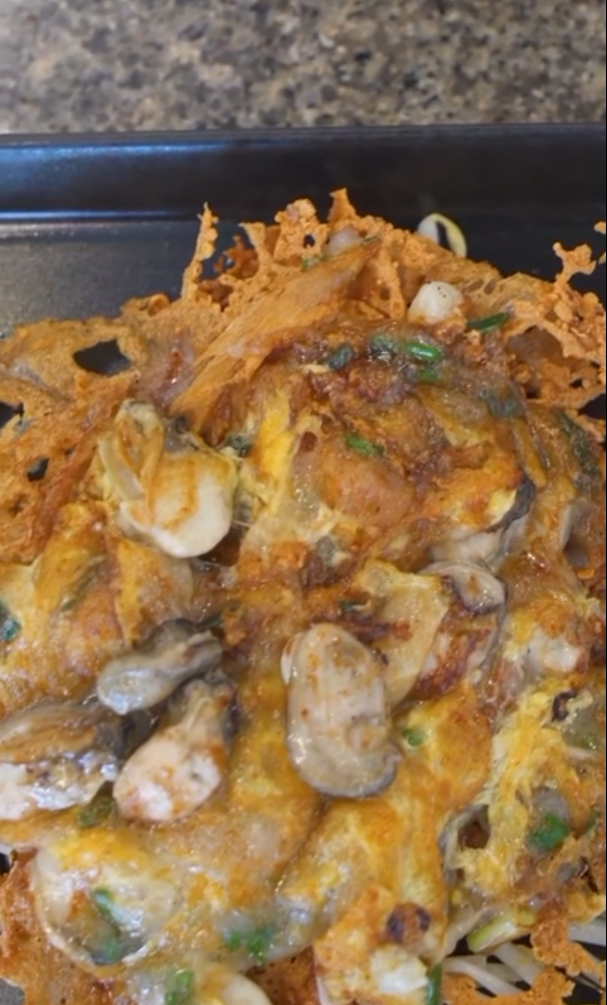 Hoi tod in Thai street food