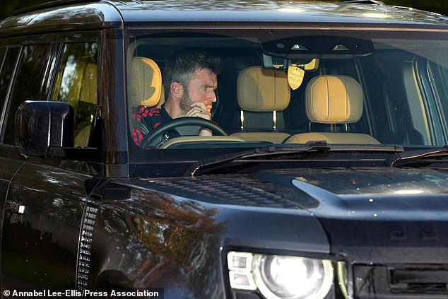 Michael Carrick takes Manchester United training despite mounting fears ...