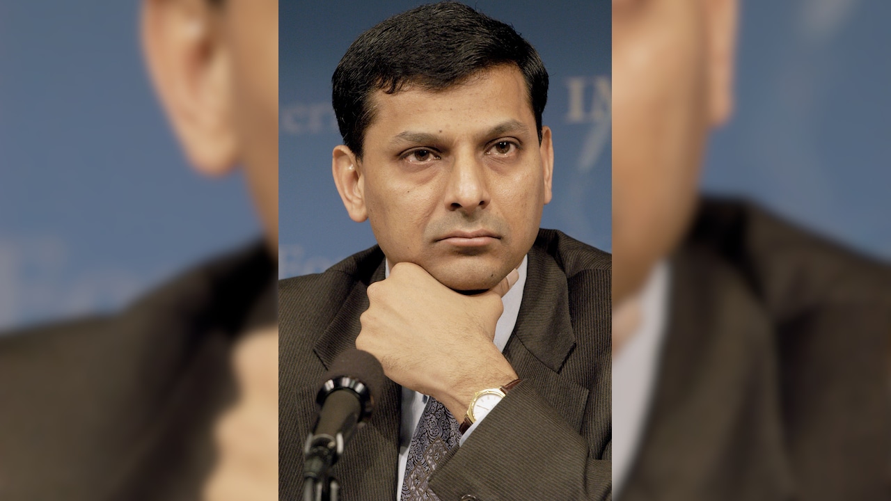 Raghuram Rajan urges caution: Fighting rupee depreciation with forex ...