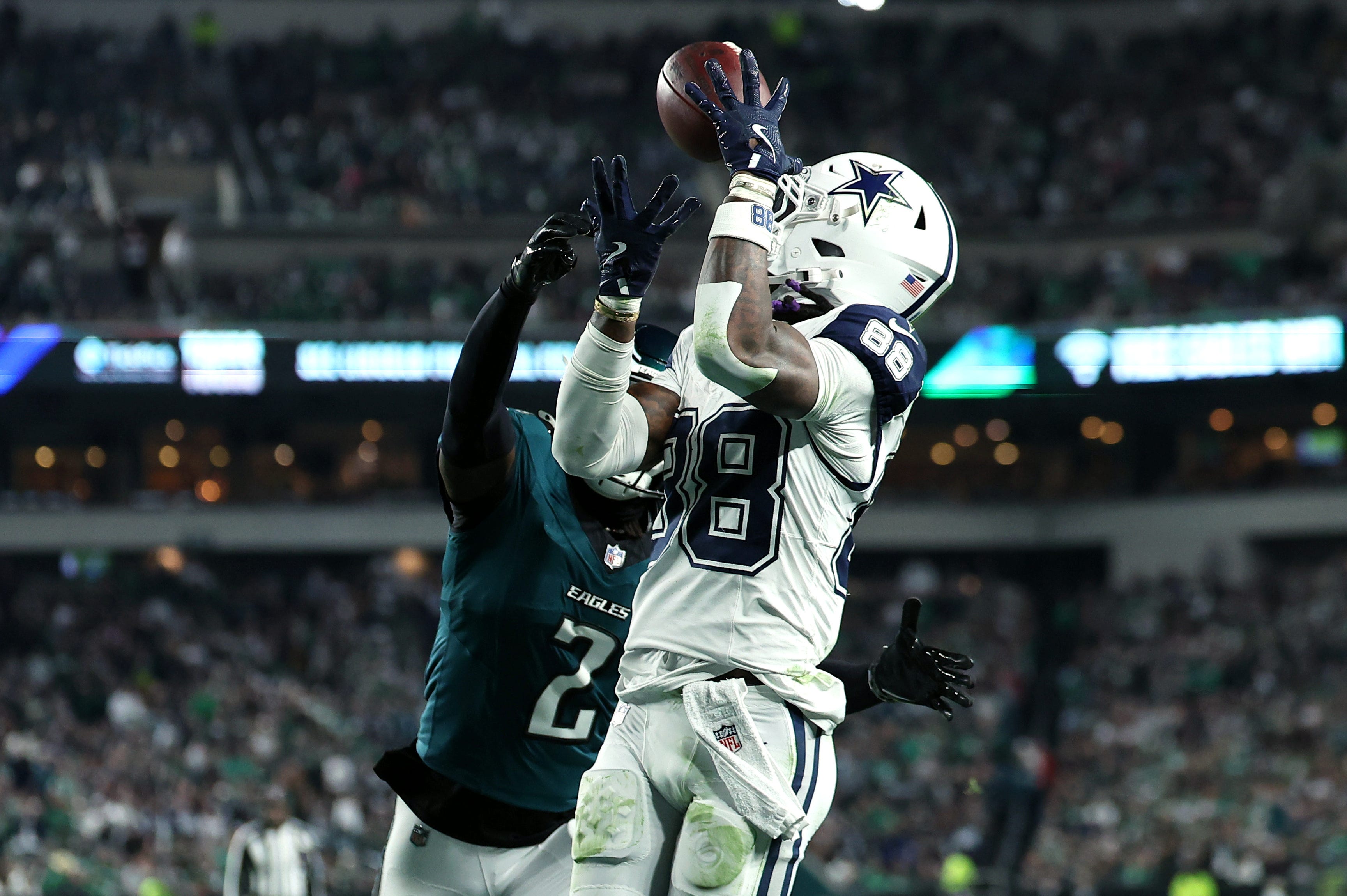 Cowboys' Lamb posts perfect Eagles pic after big win, 'I hate Philly'