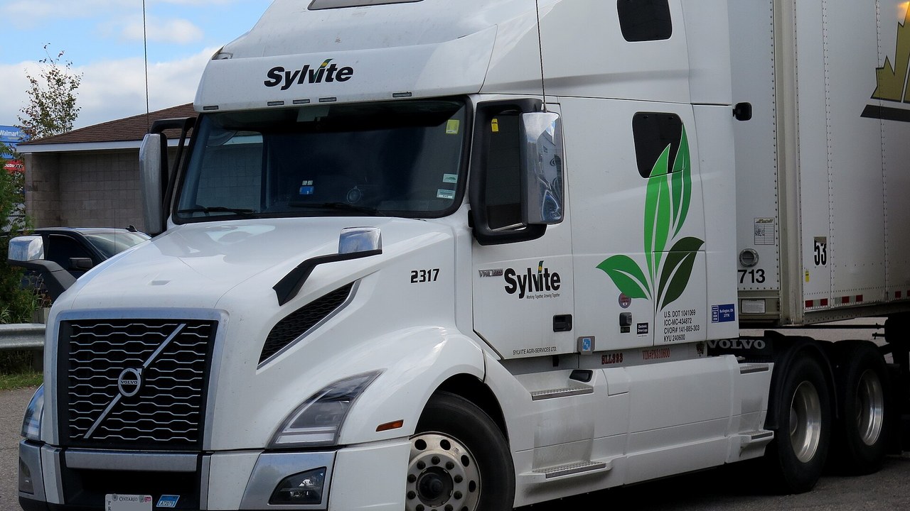 Structural bolts may be loose or missing in five Volvo VNL sleeper cabs