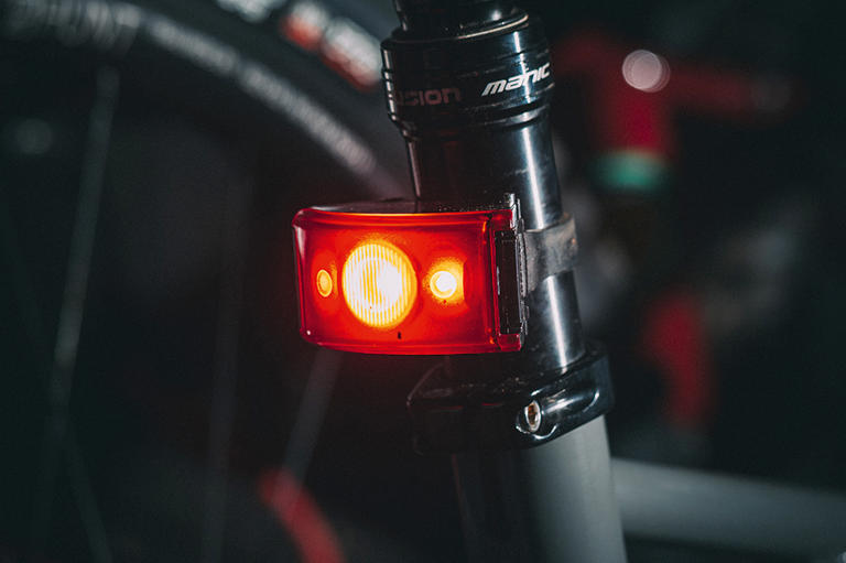 Flashing vs steady bike lights: which is safest and what does the law say?