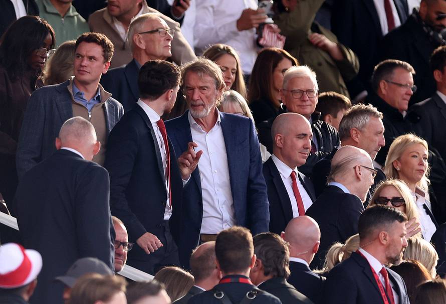 Sir Jim Ratcliffe (en el centro) ya ha tomado algunas decisiones de gestión cuestionables. | Catherine Ivill/AMA/Getty Images