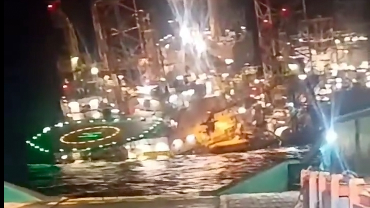 Footage captures moment huge oil rig sinks into the ocean with 115 on board