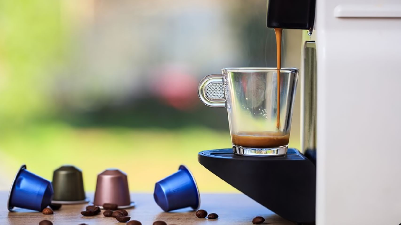 El error de limpiar la cafetera solo por fuera: el depósito de agua ...