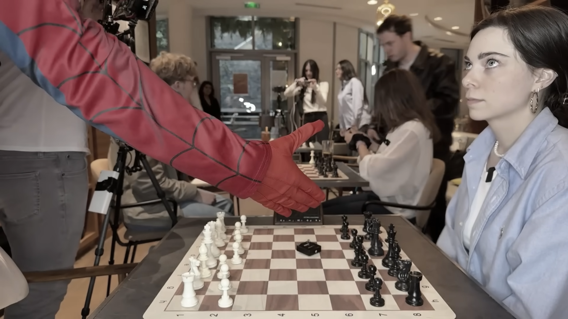 I'm playing against Spider-Man! - Dina had no idea who was behind the mask