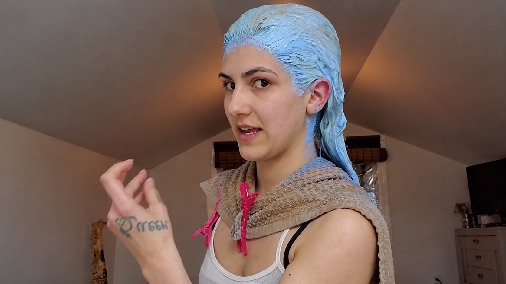 Woman bleaches her hair at home - and starts losing hair during the process