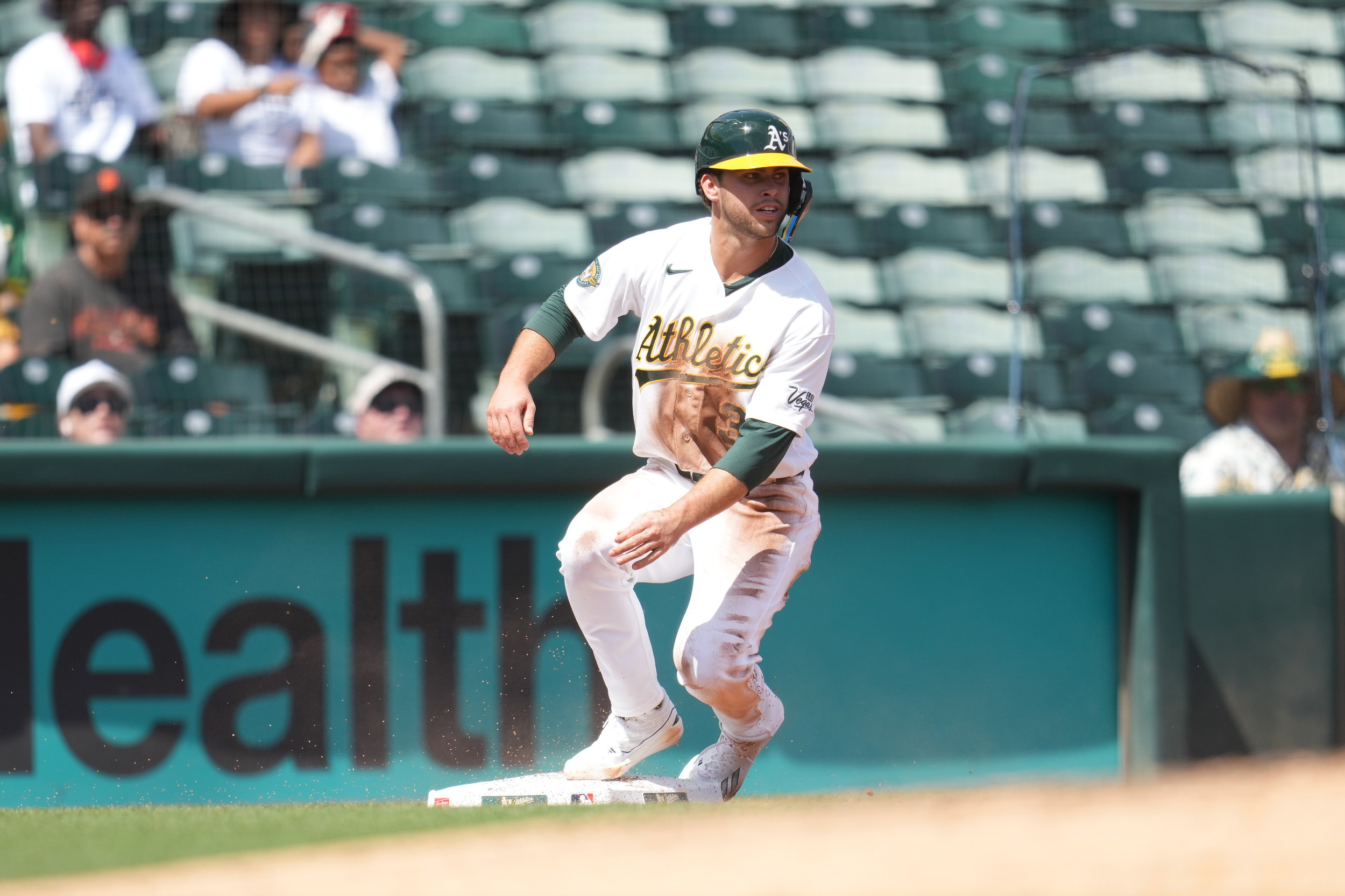 A’s Max Muncy undergoes knee debridement