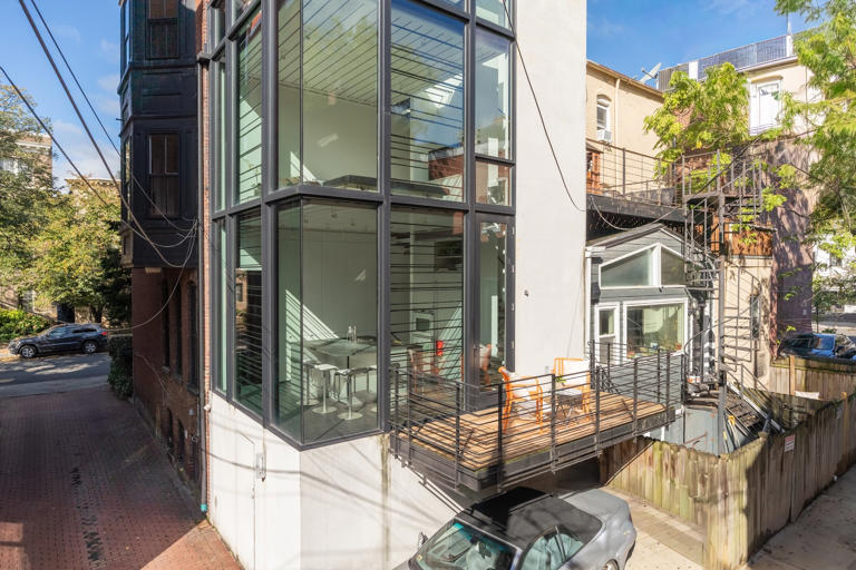 Cool listing: A color-drenched townhouse in Dupont Circle
