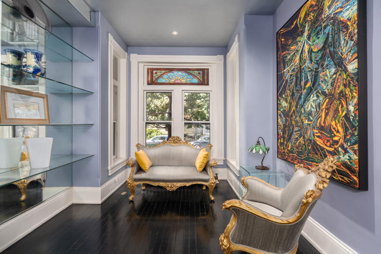 Cool listing: A color-drenched townhouse in Dupont Circle