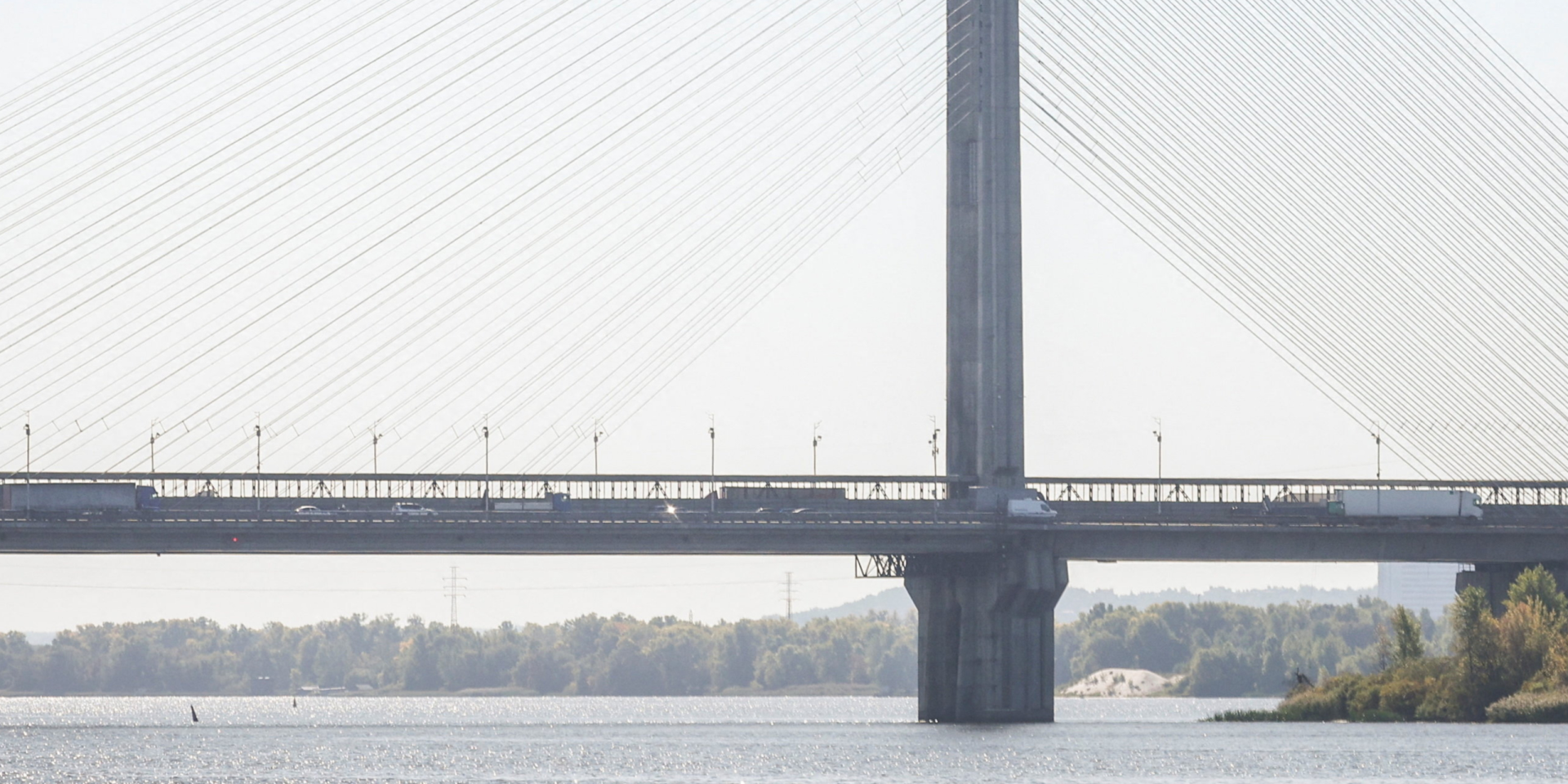 Russian strikes on Kyiv bridges aim for psychological shock and transit ...
