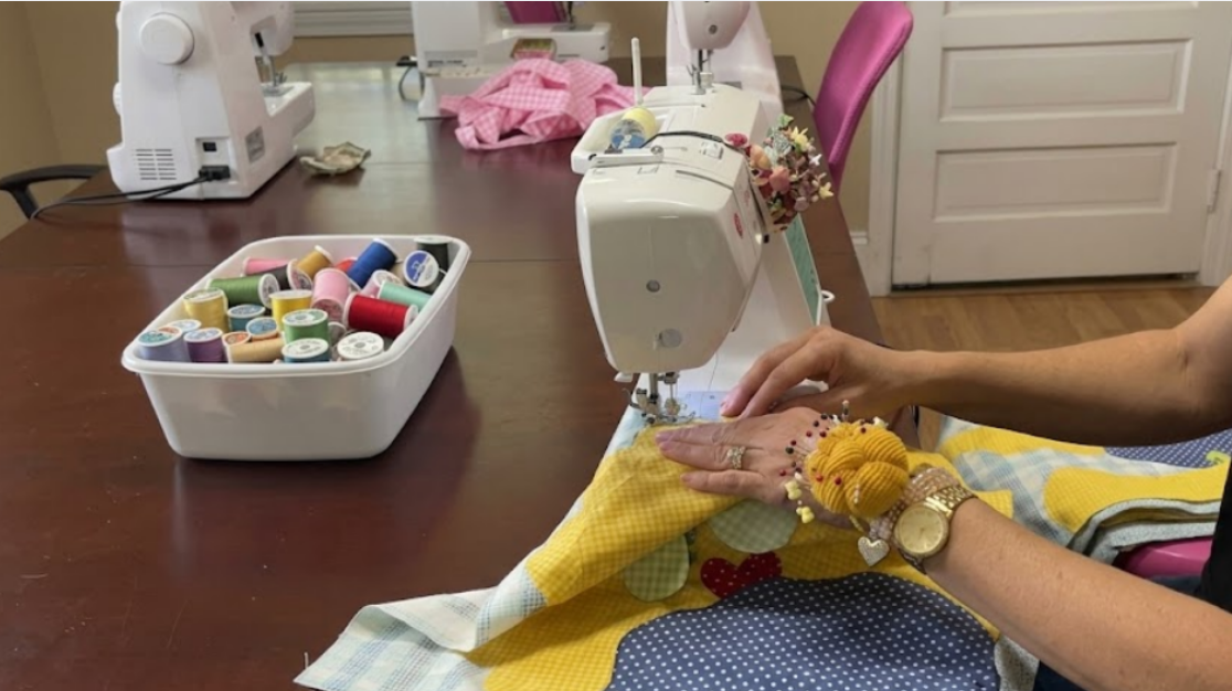 How patchwork and applique create a beautiful quilt design