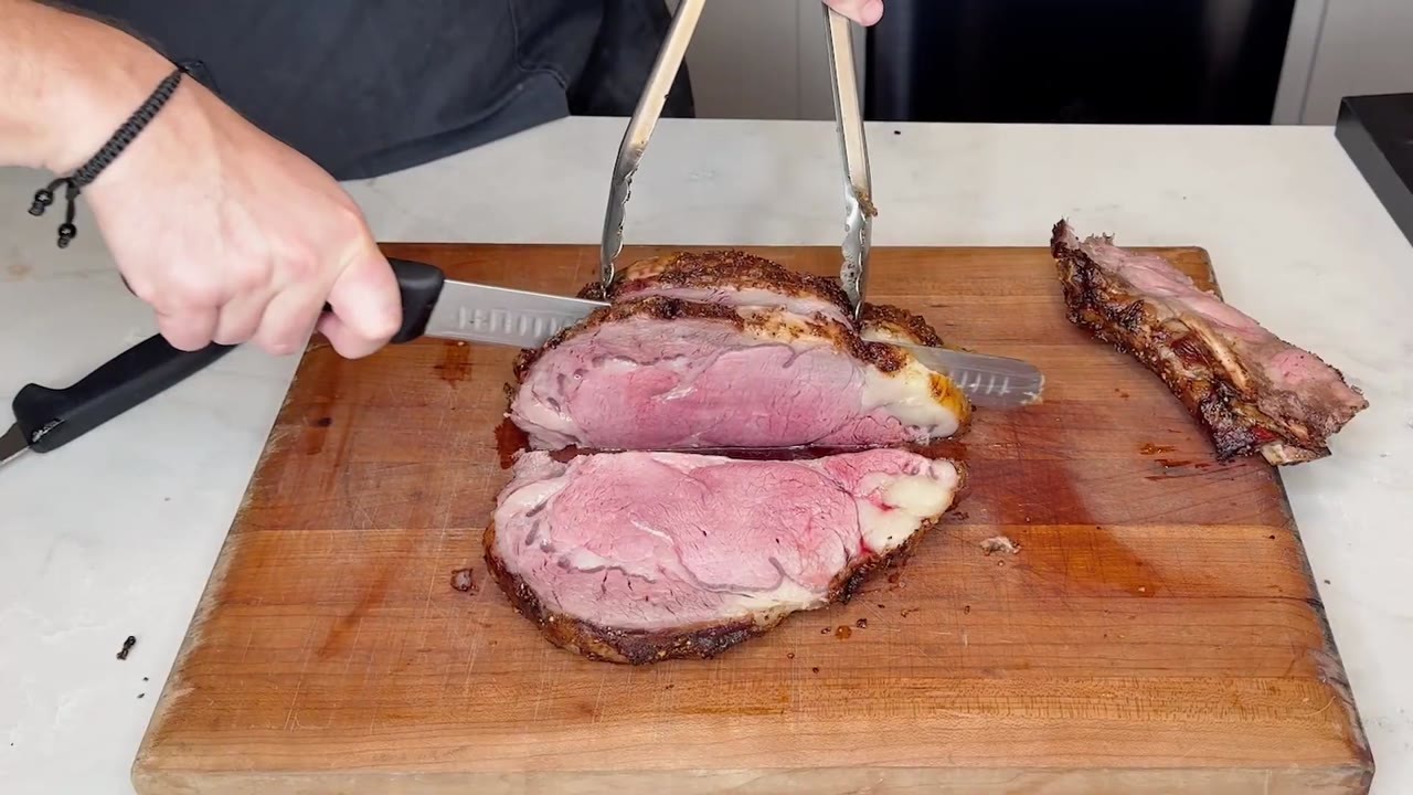 Brad shows the Butcher Wizard Cooking Set’s boning and slicing knives