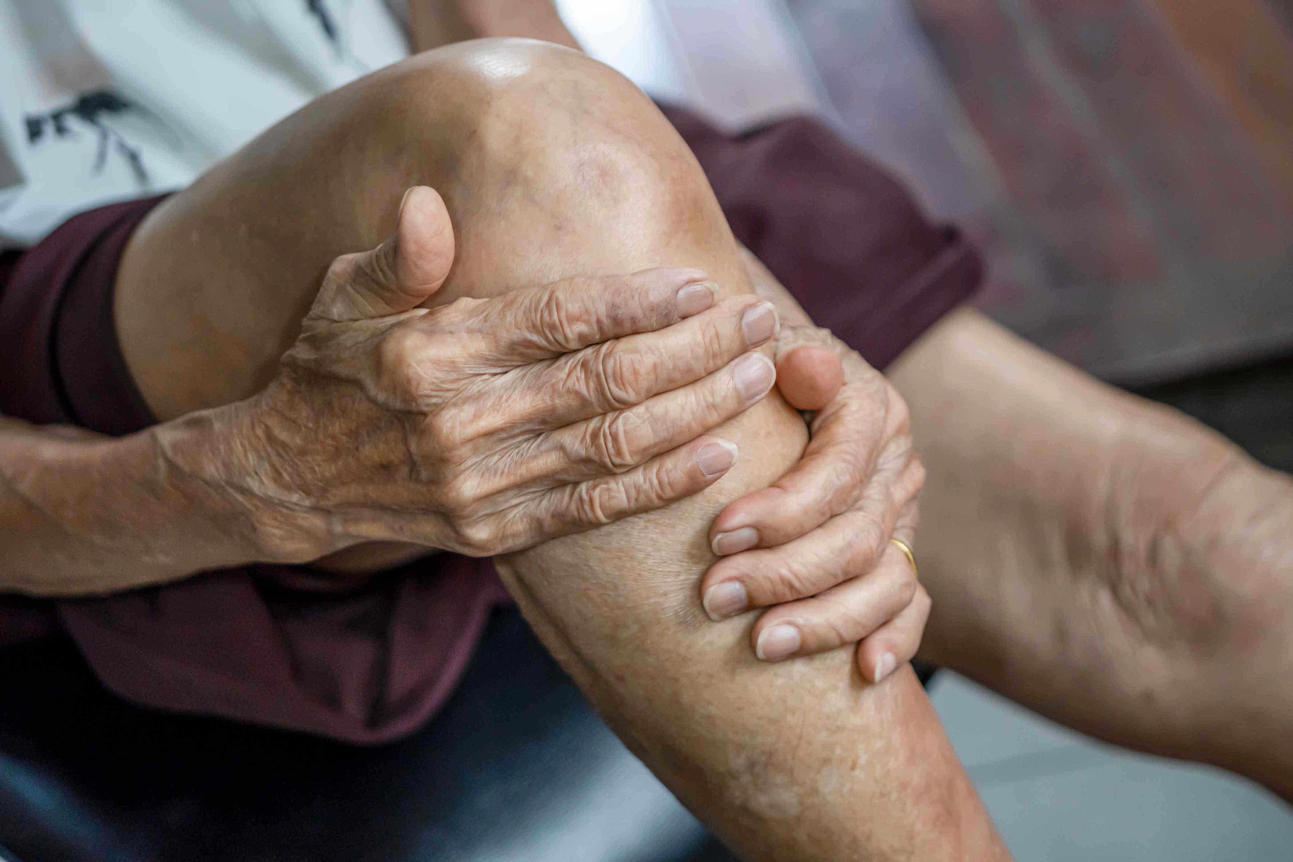 The most common causes of knee pain—and how to avoid them
