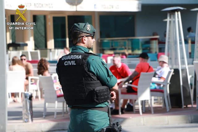 Dos detenidos por apuñalar a un joven a las puertas de un bar de Magaluf
