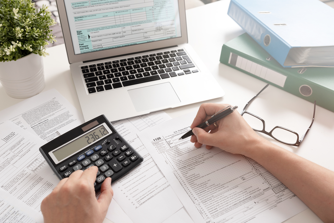 3 tech dividend stocks that offer income and stock price growth through AI