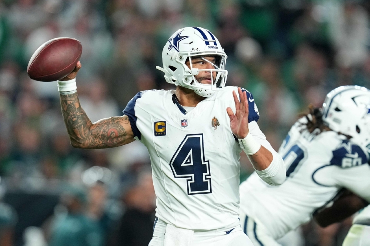 Prescott throws 3 TDs as Cowboys rip Eagles