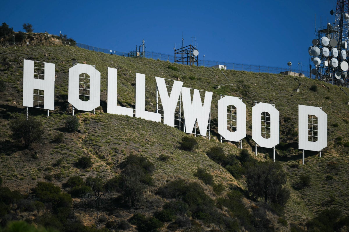 Locals file public nuisance complaint over tourists at Hollywood sign