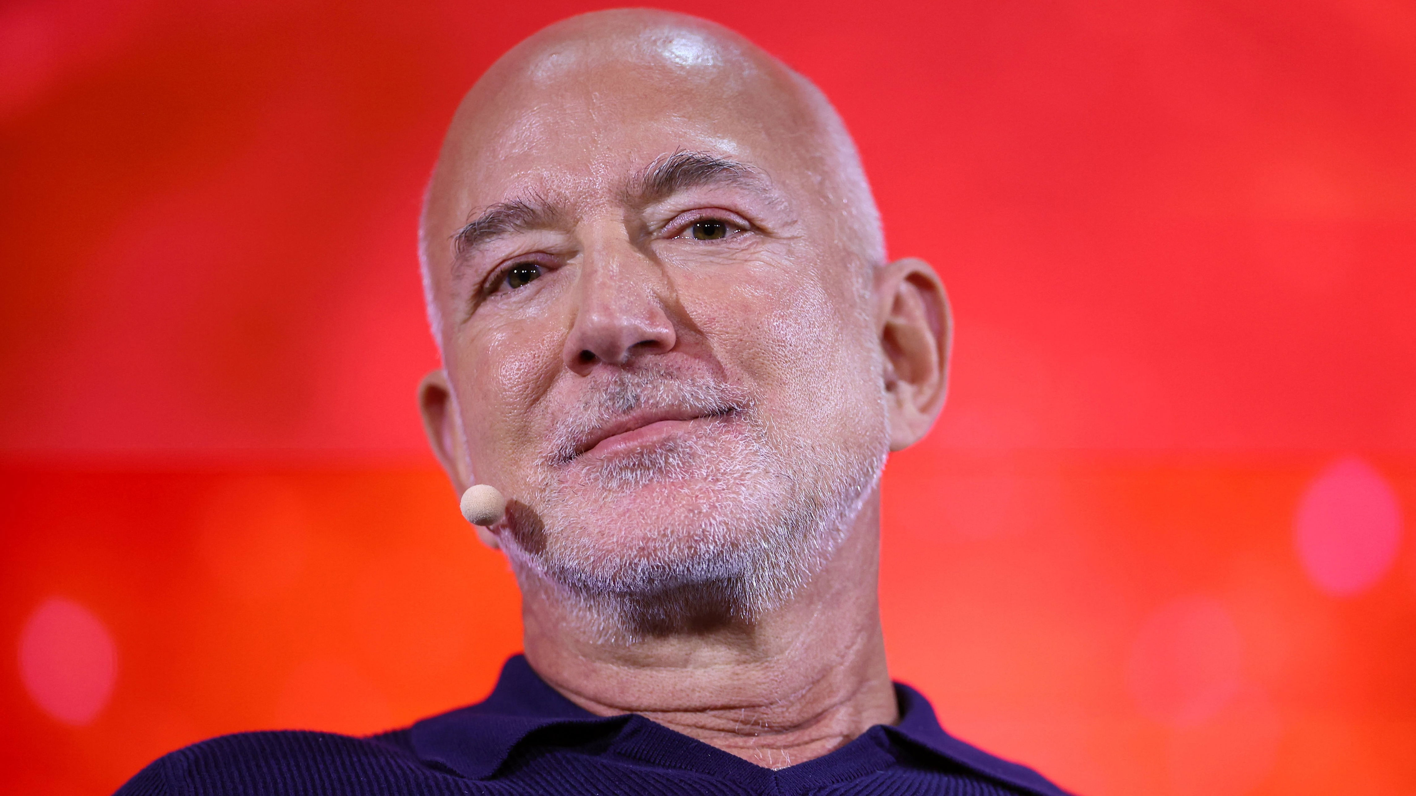 Washington Post legend tears into Bezos for bowing to Trump