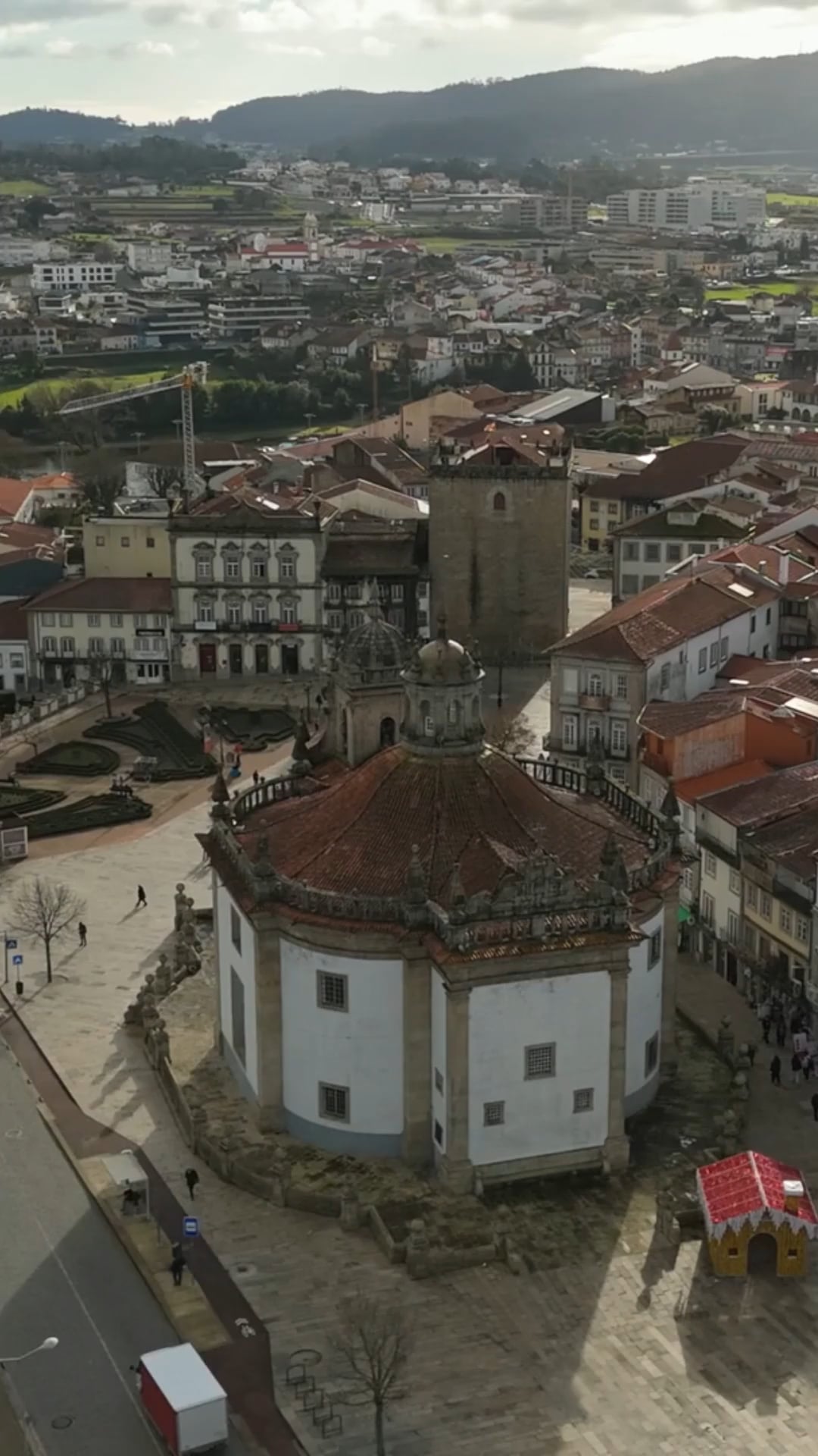 Barcelos Portugal: Drone tour of the medieval town and its landmark