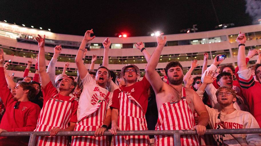 Breaking down how Wisconsin football climbed back into the top 25