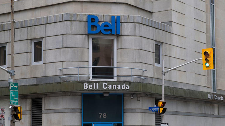 Bell agrees to sell 49.9% of its 5,000-plus Canadian cell towers to ...
