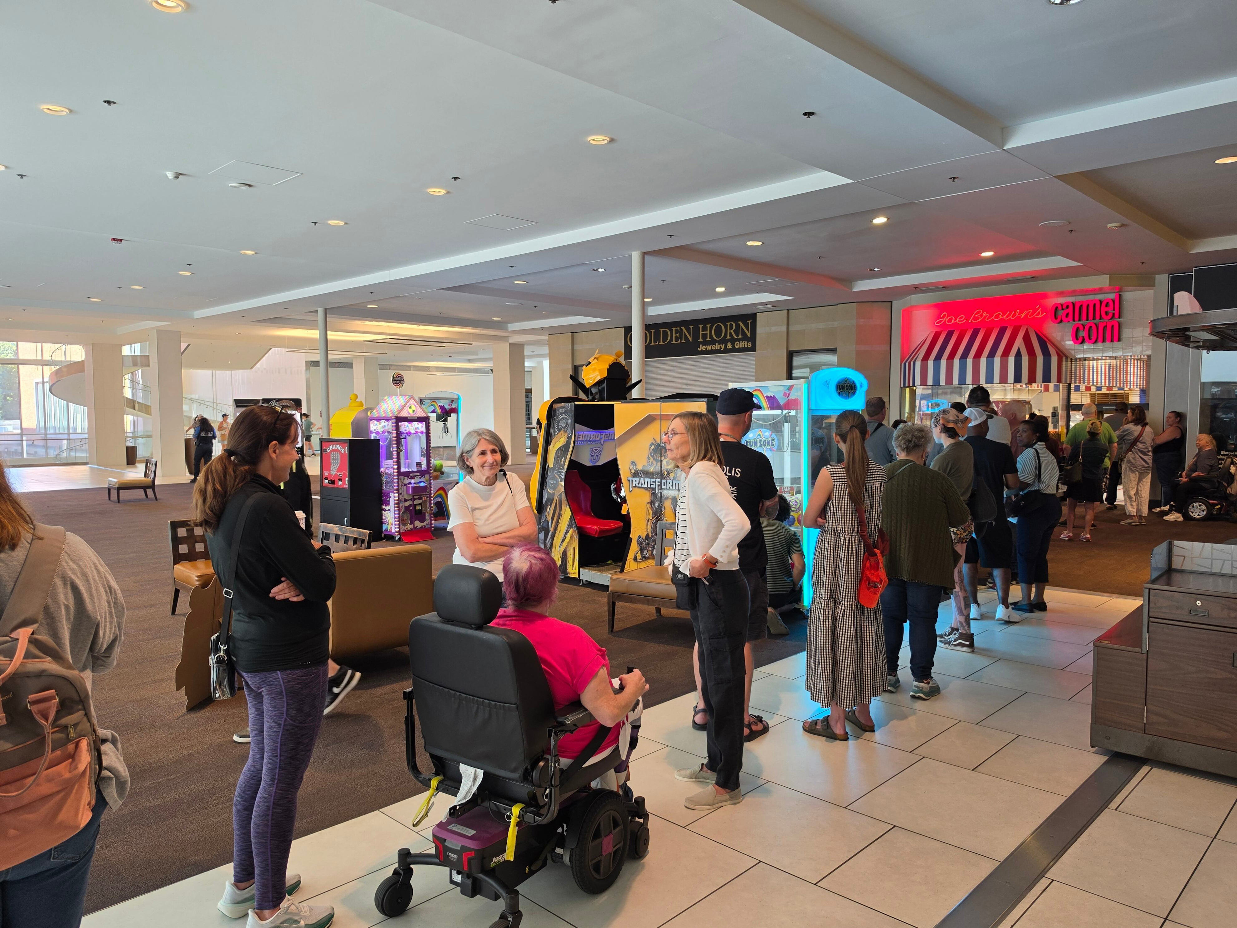 Missing Lloyd? Its oldest tenant is about to reopen at another mall ...