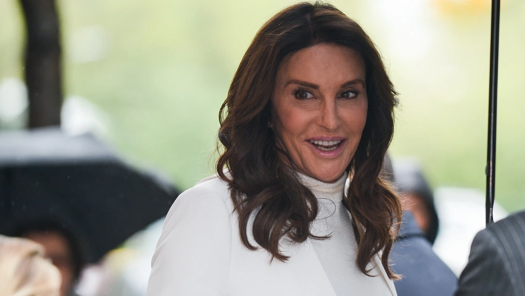 Viral Caitlyn Jenner detransition claim proven false